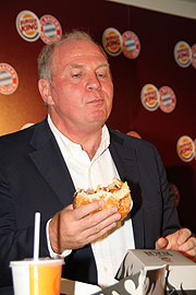 Uli Hoeneß schmeckt der neue Deal (©Foto: Martin Schmitz)